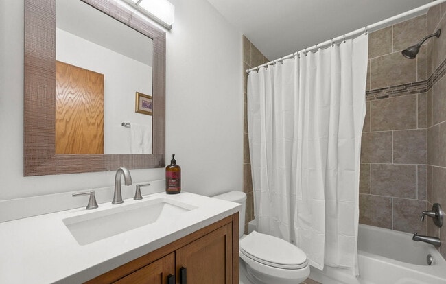 Building Photo - 2235 Cheshire Dr