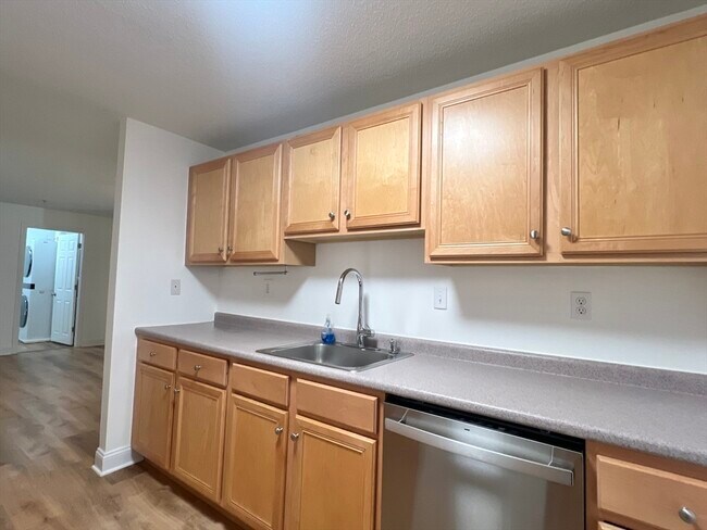 Building Photo - 200 Market St