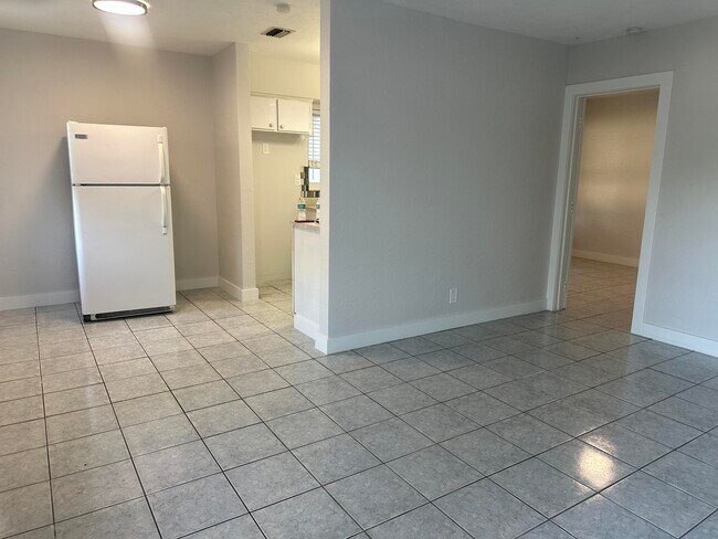 Building Photo - 6109 SW 30th St