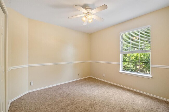 Building Photo - 2205 Romeo Dr