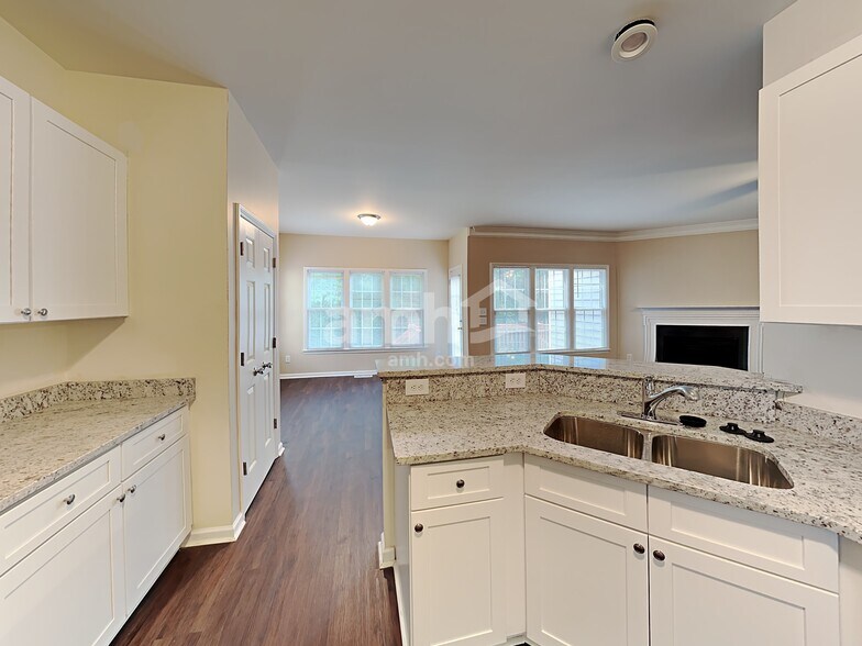 Building Photo - 5702 Myakka Ct
