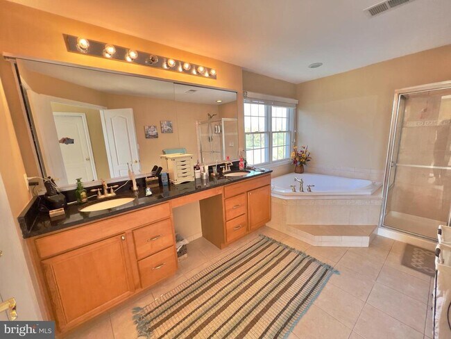 Building Photo - 42650 Nations St