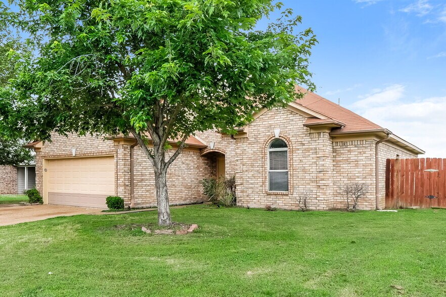 Building Photo - 60 Penny Ln