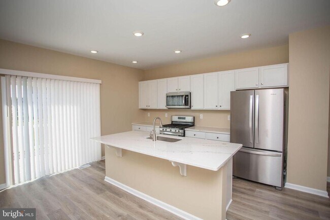 Building Photo - 239 Macoun Way