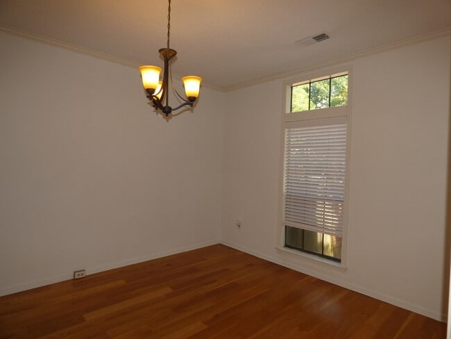 Building Photo - 1695 Belvedere Ct