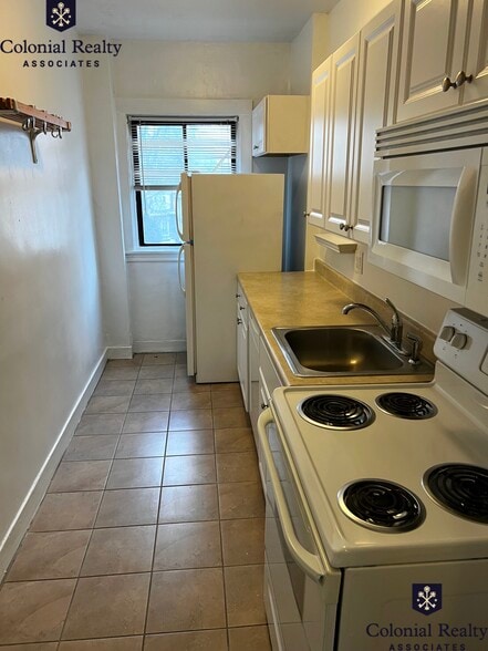 Building Photo - 228 Walnut St