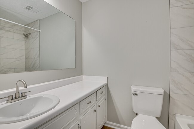 Building Photo - 208 Foxdale Dr