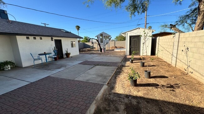Building Photo - Renovated 4 Bedroom, 2 Bathroom Home in a Prime Phoenix Location!
