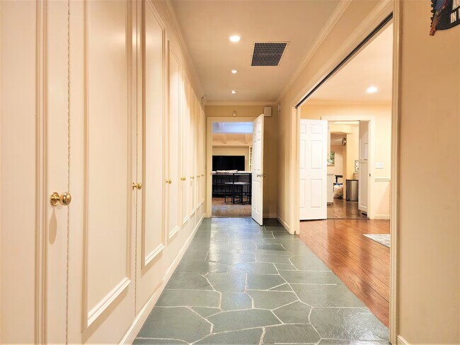 Building Photo - 25567 Willow Pond Ln