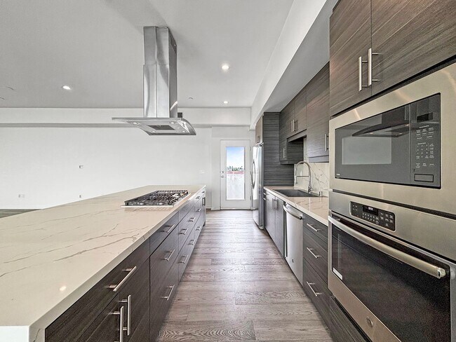 Building Photo - Modern 2BD/2BA Condo in North Park W/ High...