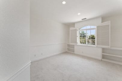 Building Photo - Luxurious, 5450 SqFt,  5 Ensuite Bedrooms ...