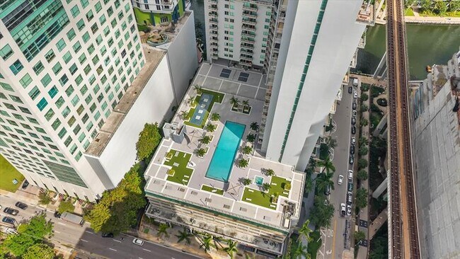 Building Photo - 690 SW 1st Ct