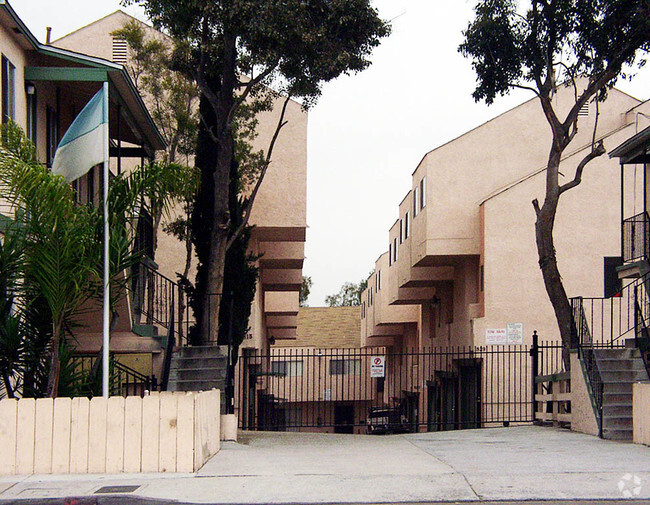 Building Photo - Las Palmas Apartments