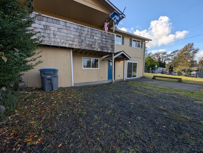 Building Photo - Ianev