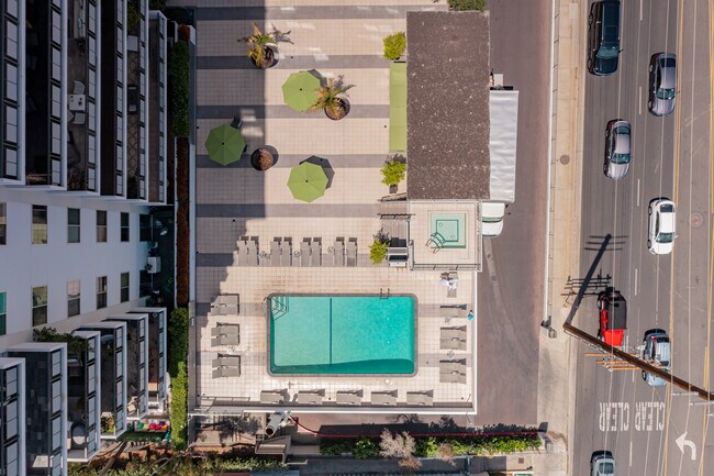 Building - 1155 N La Cienega Blvd