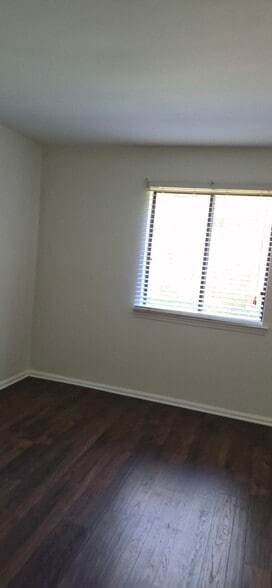 Building Photo - 57 Forest Cv