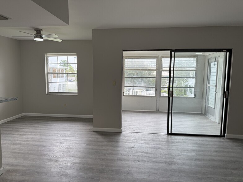 Living Room/Lanai - 22333 Edgewater Dr