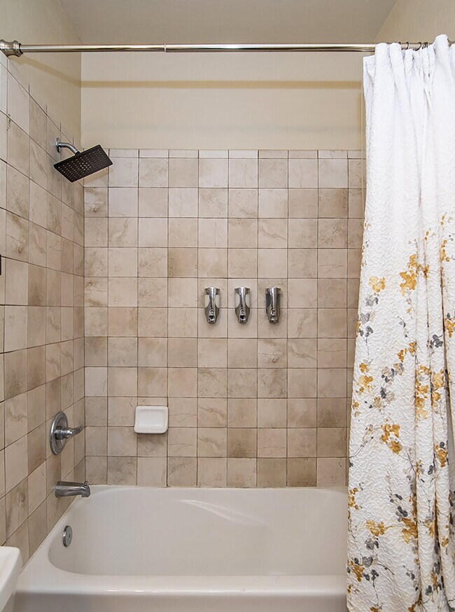 Building Photo - "Fully-Furnished 3-Bedroom, 2-Bathroom Home!"