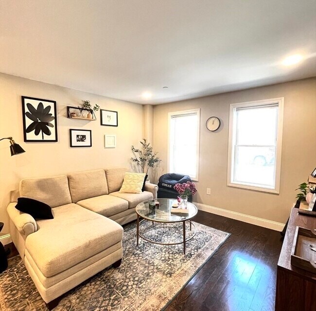 Building Photo - 229 Maverick St