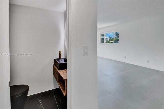 Building Photo - 54 Isle of Venice Dr