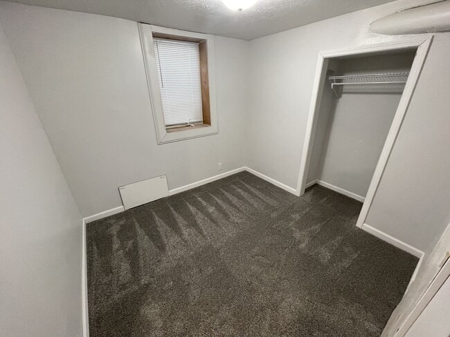 Building Photo - 218 W 28th St