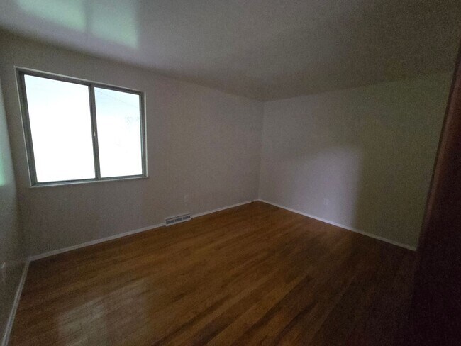 Building Photo - Beautiful 3 Bedroom Split Entry - Plum School District - AVAILABLE NOW