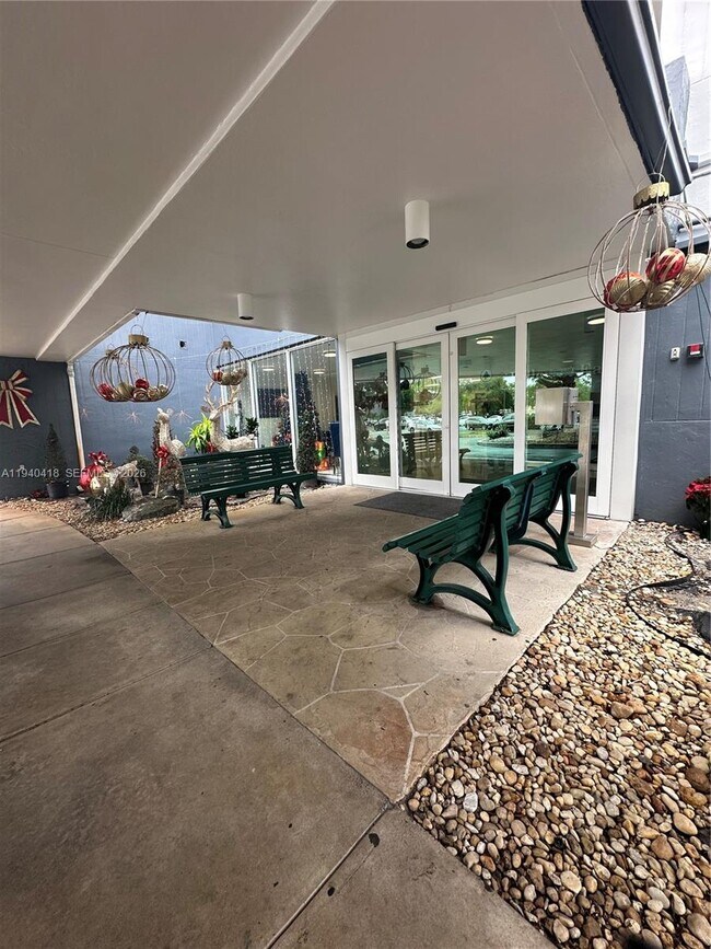 Building Photo - 919 Hillcrest Dr