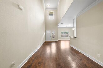 Building Photo - 2865 Westhollow Dr