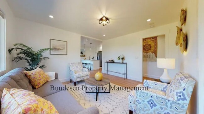 Building Photo - 4 Lone Oak Ct