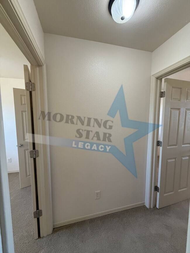 Building Photo - 2-Bedroom Townhome Apartment - Available Now!
