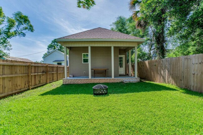 Building Photo - 410 N C St