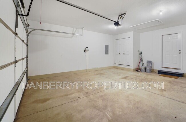 Building Photo - 14866 Lake Winds Dr
