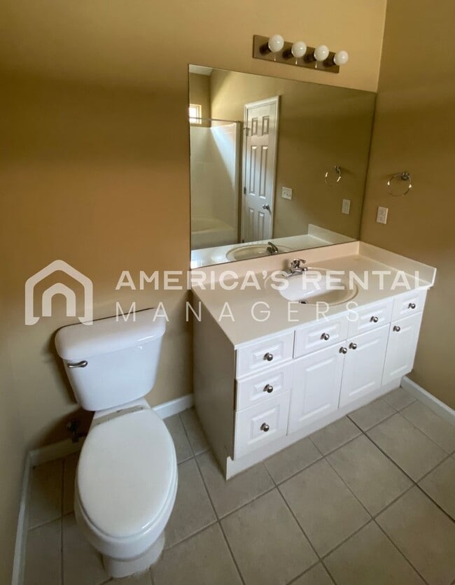 Building Photo - 525 Fox Run Cir