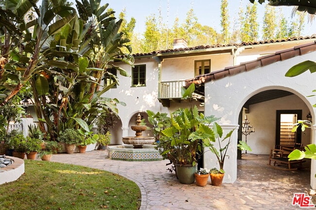 Building Photo - 1800 Outpost Dr