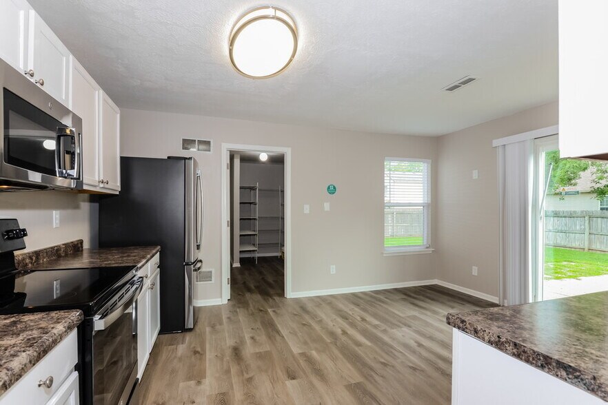 Building Photo - 56 Knoll Ln