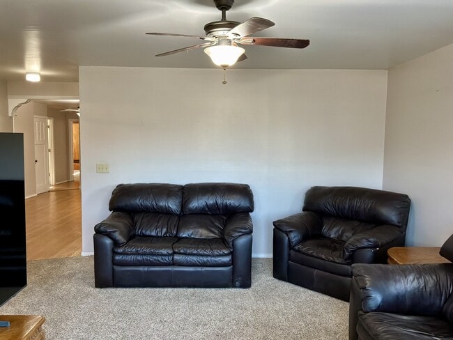 Building Photo - 385 Fir St