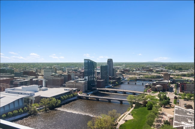 Building Photo - Three Bedroom - RiverHouse Condo!