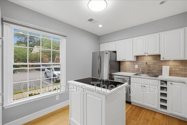Building Photo - 5713 Independence Cir