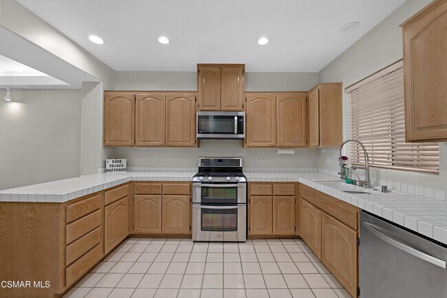 Building Photo - 1048 Mountain Oak Pl
