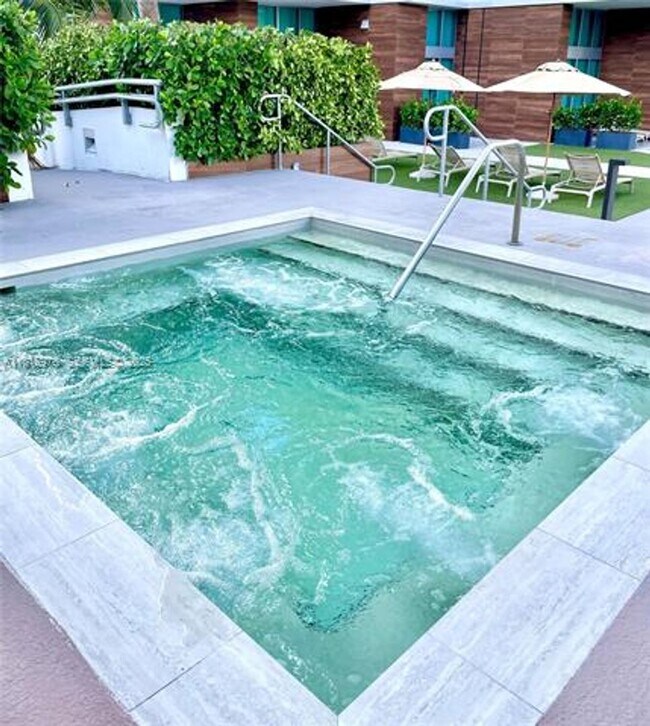 Building Photo - 350 S Miami Ave