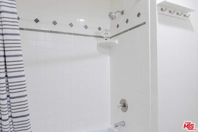 Building Photo - 110 N Barrington Ave