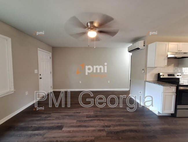Building Photo - 217 Greenbriar Dr