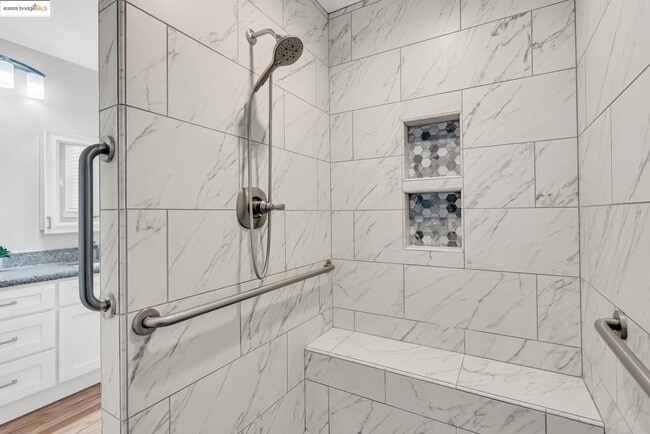 Building Photo - 507 Maple St