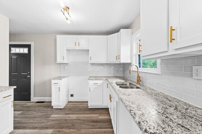 Building Photo - For Sale or Rent – Fully Renovated Stone R...
