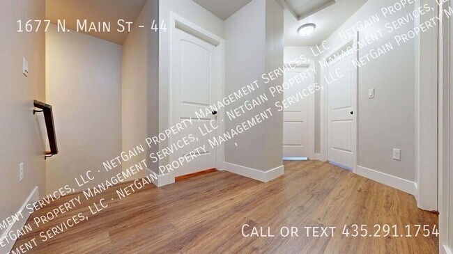 Building Photo - 1677 N Main St