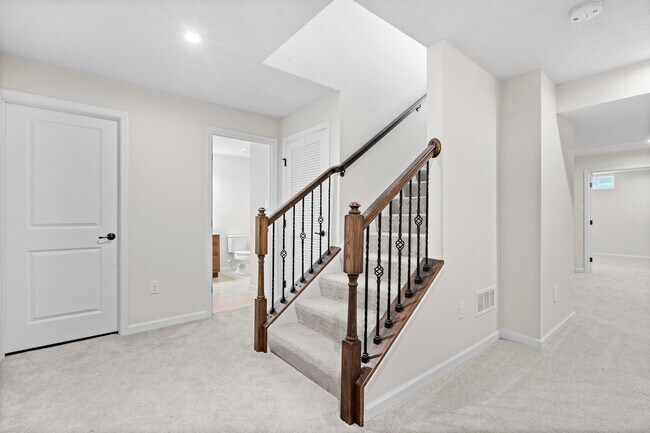 Building Photo - 2214 Larkspur Dr