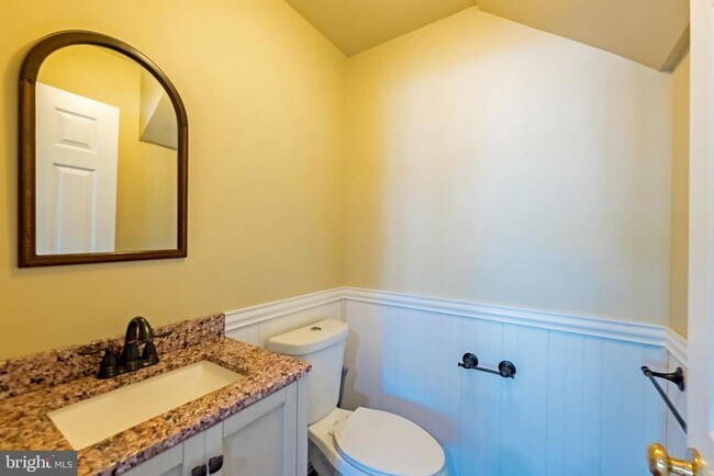 Building Photo - 3385 Beechcliff Dr
