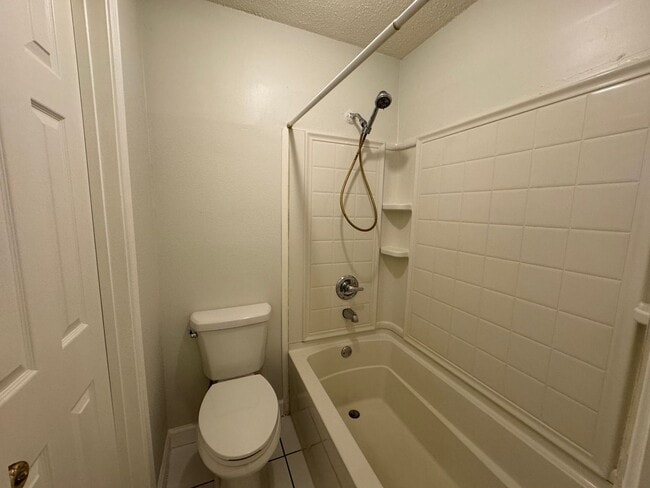 Building Photo - Gulf Breeze - Greenbriar Estates - 2 bedro...