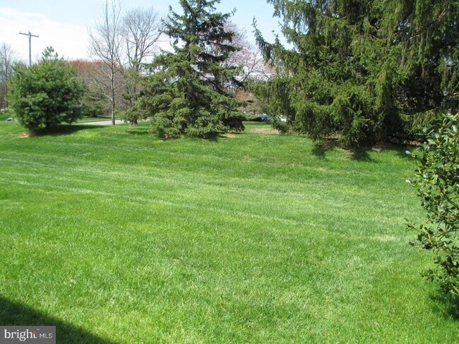 Building Photo - 8 Coventry Ct