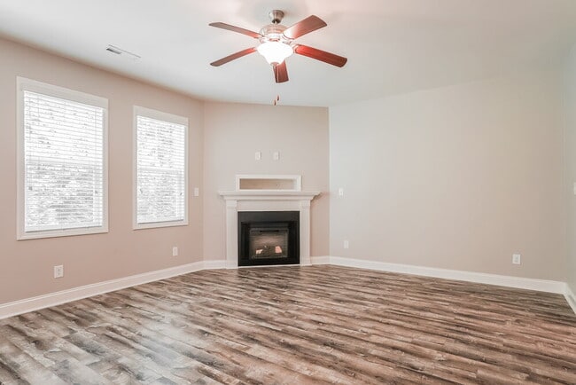 Building Photo - 100 Alcock Ln